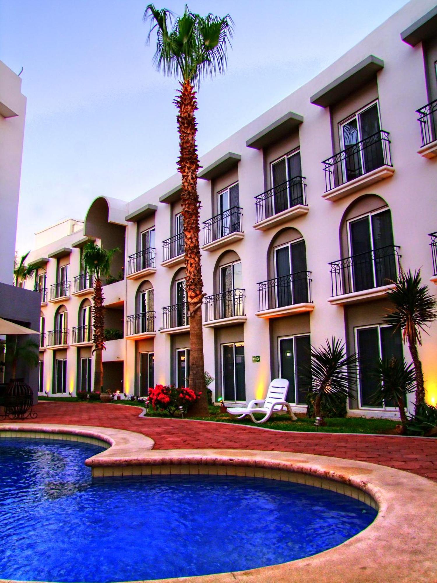 Seven Crown Express & Suites By Kavia Cabo San Lucas Dış mekan fotoğraf